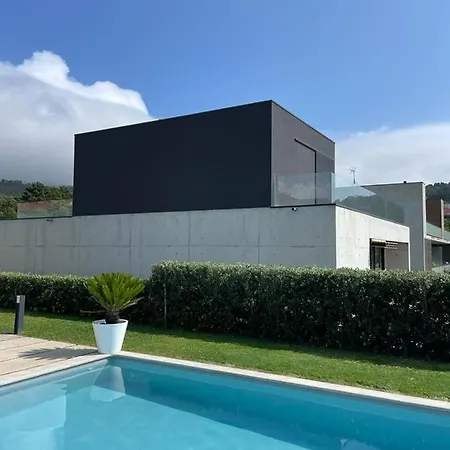 فيلة Casas Andoreiras *